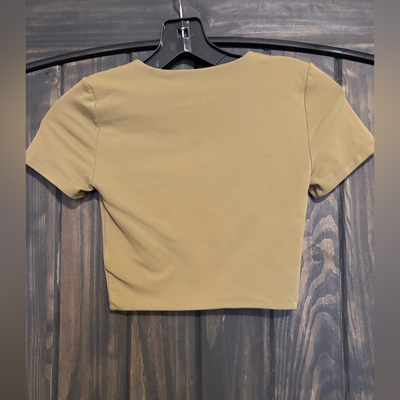 Babaton Contour Crew Cropped Shirt - Picture 2 of 3